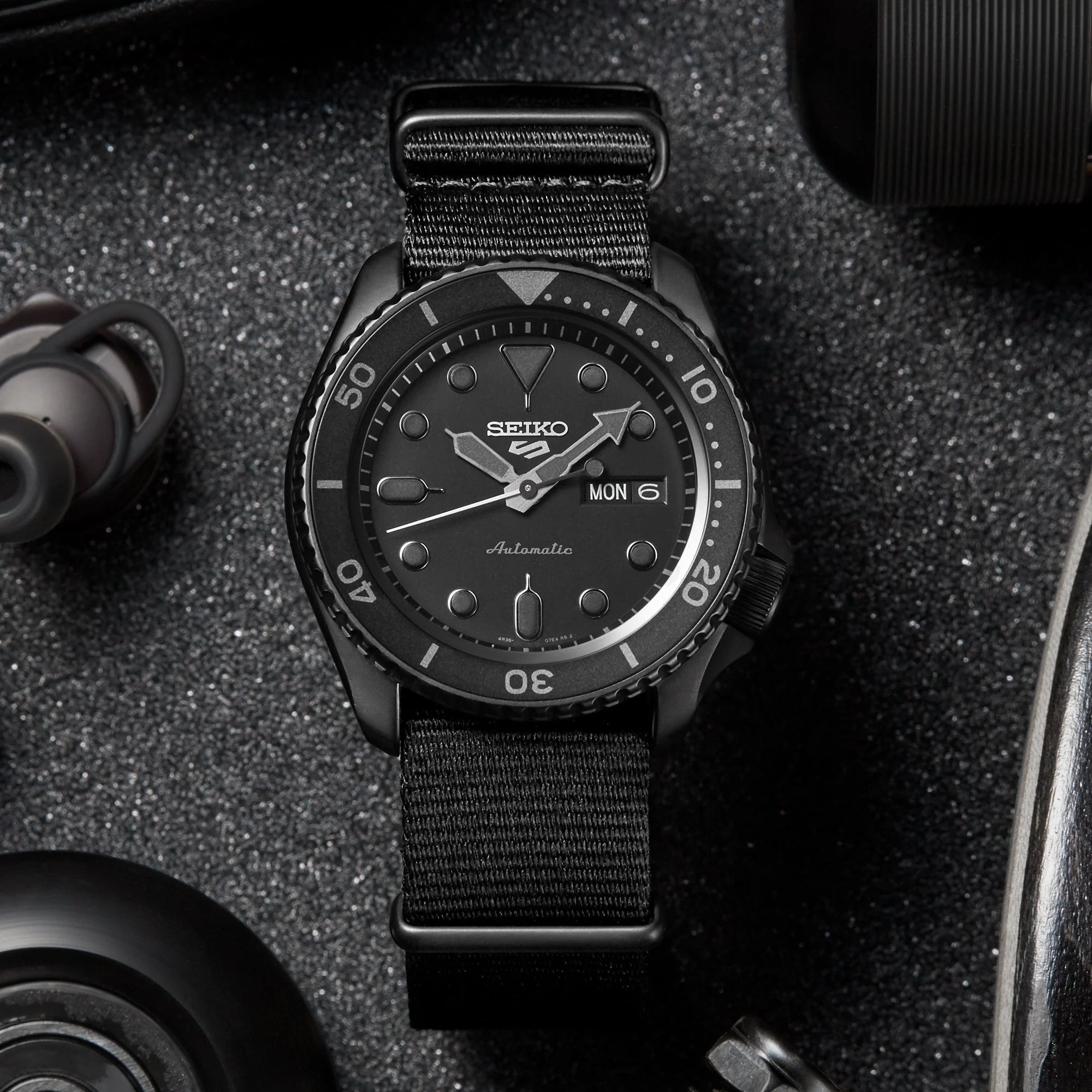 Seiko 5 Sports (SRPD79K1) - Image 2